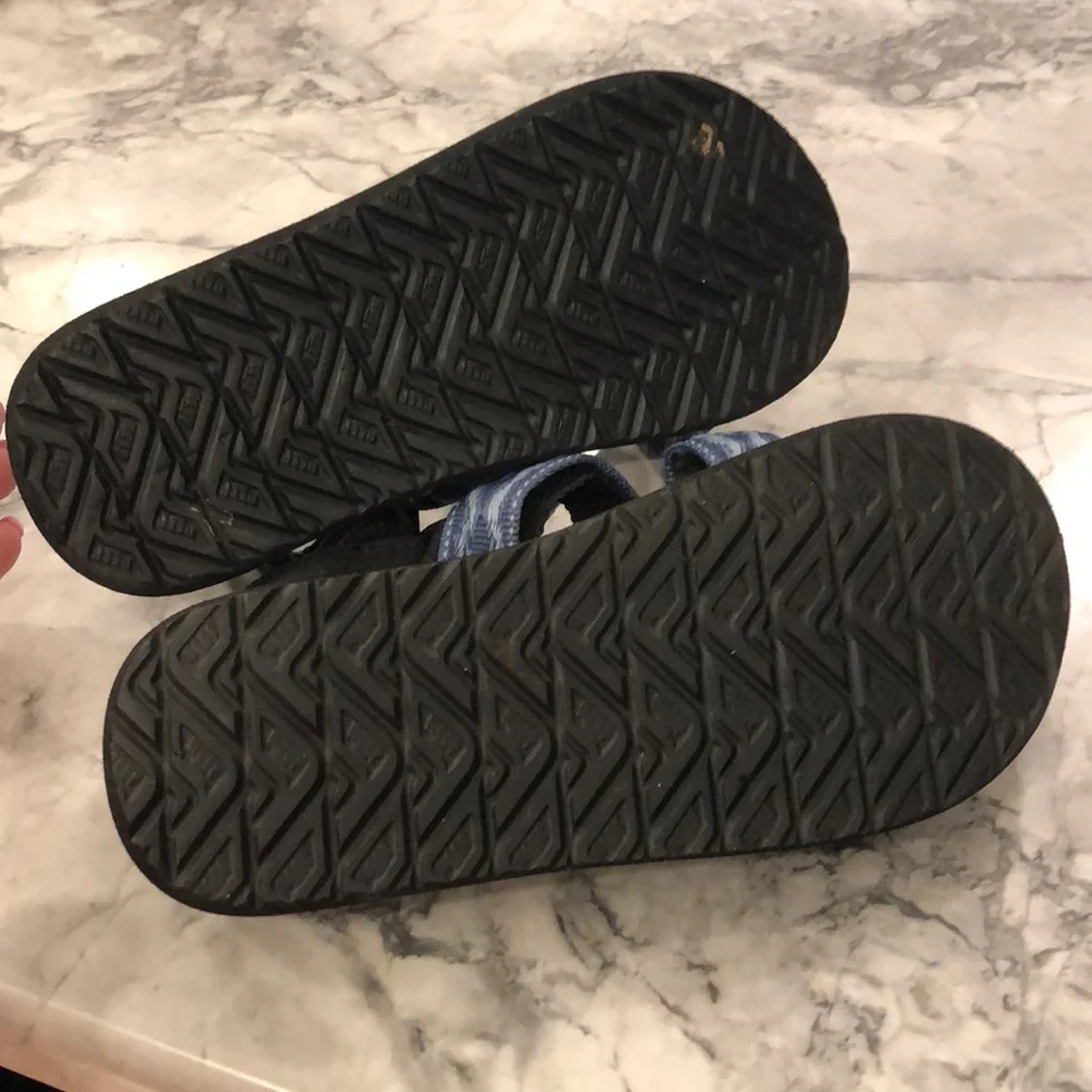 Vintage Reef sandals 13/1 big kid blue